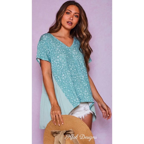 ❤️LAST 1! SALE! V Neck Floral Print Contrast Back Soft Sage Top! - Picture 2 of 6